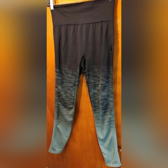 PINK Victoria’s Secret Ultimate   Size M - Picture 1 of 4